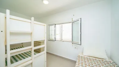 Semi-detached house on Carrer de les Violetes, No. > photo 30