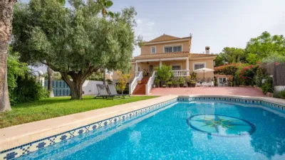 Single-family home in Los Girasoles photo 4