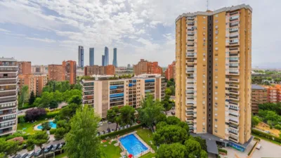 Flat on Calle de Caleruega, No. > photo 26