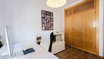 Townhouse on Calle del Priorato, No. > photo 22