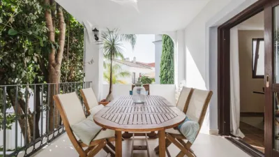 Townhouse on Calle del Priorato, No. > photo 12