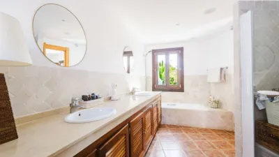 Townhouse on Calle del Priorato, No. > photo 32