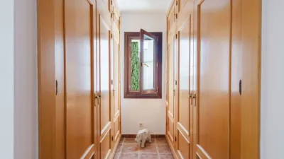 Townhouse on Calle del Priorato, No. > photo 27