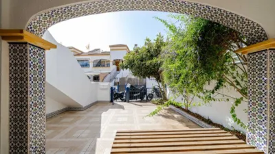 Semi-detached house on Avinguda Descandinàvia, no. > photo 4