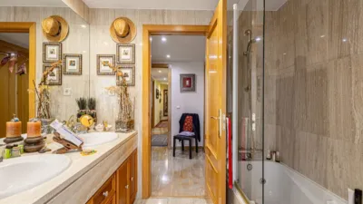 Flat on C. del Eucalipto, nº photo 10