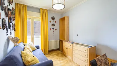Flat on C. del Eucalipto, nº photo 14