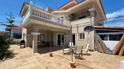 Chalet on Calle Traiña, No. 1 photo 9