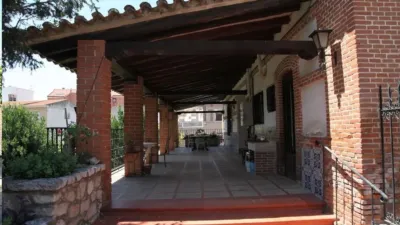 Detached house on Plaza del General Vives, No. > photo 19
