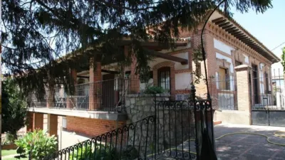 Detached house on Plaza del General Vives, No. > photo 18