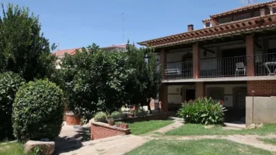 Detached house on Plaza del General Vives, No. > photo 16