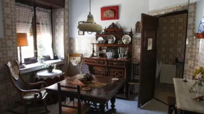 Detached house on Plaza del General Vives, No. > photo 3