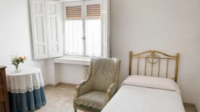 Detached house on Plaza del General Vives, No. > photo 5
