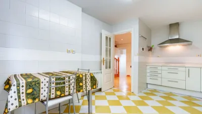 Townhouse on Calle de la Bahía de Santander, nº > photo 11