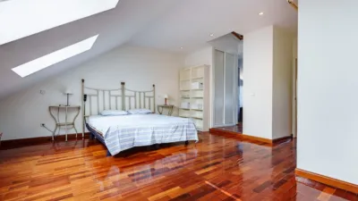 Townhouse on Calle de la Bahía de Santander, nº > photo 13