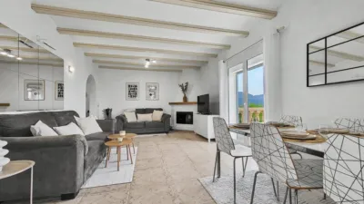 House in La Plana photo 3