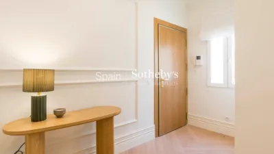 Apartment on Calle de Alcántara photo 20