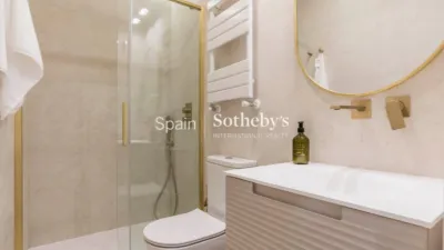Apartment on Calle de Alcántara photo 32