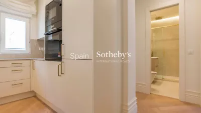 Apartment on Calle de Alcántara photo 8