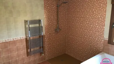 Casa adosada en venta en Cuadros, Cuadros de 300.000 €