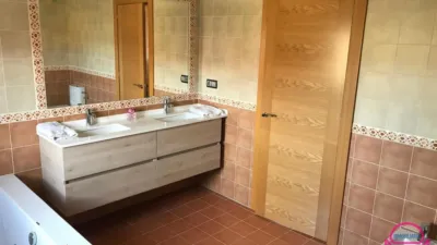 Casa adosada en venta en Cuadros, Cuadros de 300.000 €