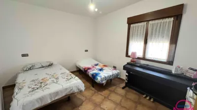 Casa adosada en venta en Cuadros, Cuadros de 300.000 €