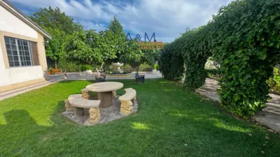 Chalet en venta en Viana de Cega, Viana de Cega de 395.000 €