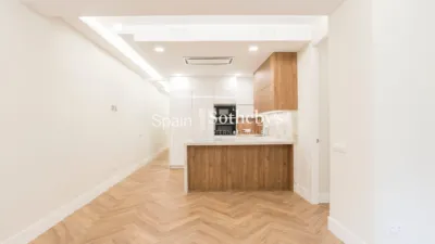 Apartment on Calle de Fernán González photo 20