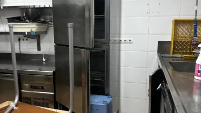 Local comercial en venta en Calle >C. de los Montesinos, Número > - Más