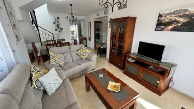 Duplex at Esparto Street, 1 photo 8
