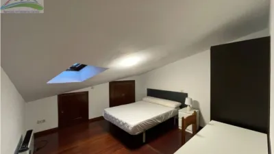 Pis – Santiago de Compostela, O Penedo, Cornes - Vista 3