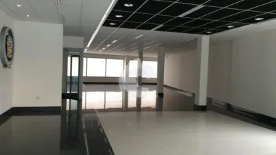Local comercial en venta en Perillo - Más