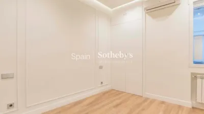 Apartment on Calle de Alcántara photo 15
