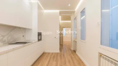 Apartment on Calle de Alcántara photo 24