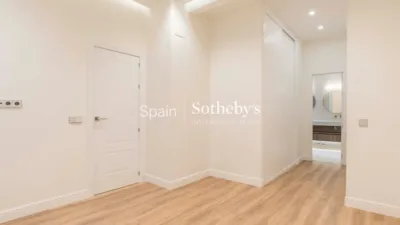 Apartment on Calle de Alcántara photo 32
