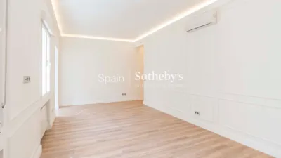 Apartment on Calle de Alcántara photo 38