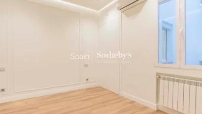 Apartment on Calle de Alcántara photo 5