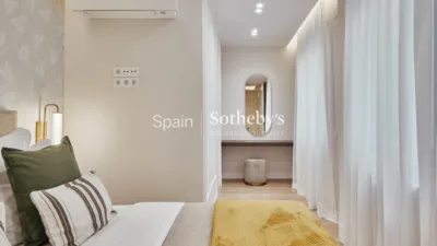 Apartment on Calle de Fernán González photo 13