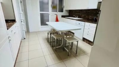 Piso en alquiler en Calle de Hernán Cortés - Imagen 2