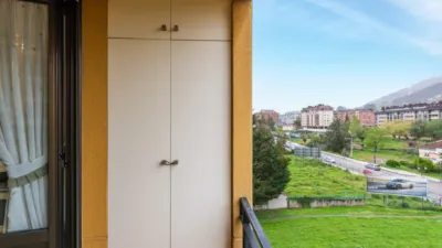 Piso en alquiler en Calle Emilio Llaneza, 13, La Corredoría-Prado de la Vega-La Monxina (Oviedo) de 900 €<span>/mes</span>