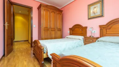 Piso en alquiler en Calle Emilio Llaneza, 13, La Corredoría-Prado de la Vega-La Monxina (Oviedo) de 900 €<span>/mes</span>