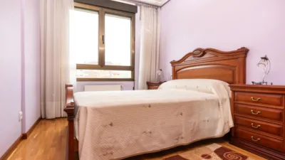 Piso en alquiler en Calle Emilio Llaneza, 13, La Corredoría-Prado de la Vega-La Monxina (Oviedo) de 900 €<span>/mes</span>