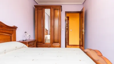 Piso en alquiler en Calle Emilio Llaneza, 13, La Corredoría-Prado de la Vega-La Monxina (Oviedo) de 900 €<span>/mes</span>