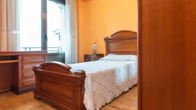 Piso en alquiler en Calle Emilio Llaneza, 13, La Corredoría-Prado de la Vega-La Monxina (Oviedo) de 900 €<span>/mes</span>
