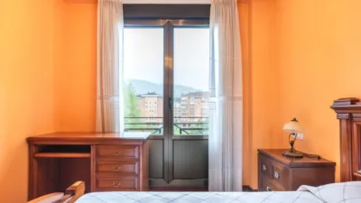Piso en alquiler en Calle Emilio Llaneza, 13, La Corredoría-Prado de la Vega-La Monxina (Oviedo) de 900 €<span>/mes</span>