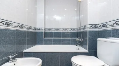 Piso en alquiler en Calle Emilio Llaneza, 13, La Corredoría-Prado de la Vega-La Monxina (Oviedo) de 900 €<span>/mes</span>
