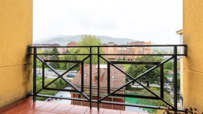 Piso en alquiler en Calle Emilio Llaneza, 13, La Corredoría-Prado de la Vega-La Monxina (Oviedo) de 900 €<span>/mes</span>