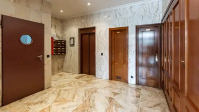 Piso en alquiler en Calle Emilio Llaneza, 13, La Corredoría-Prado de la Vega-La Monxina (Oviedo) de 900 €<span>/mes</span>