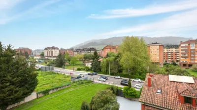 Piso en alquiler en Calle Emilio Llaneza, 13, La Corredoría-Prado de la Vega-La Monxina (Oviedo) de 900 €<span>/mes</span>