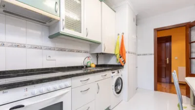 Piso en alquiler en Calle Emilio Llaneza, 13, La Corredoría-Prado de la Vega-La Monxina (Oviedo) de 900 €<span>/mes</span>