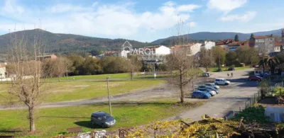Terreno en venta en Padrón - Más